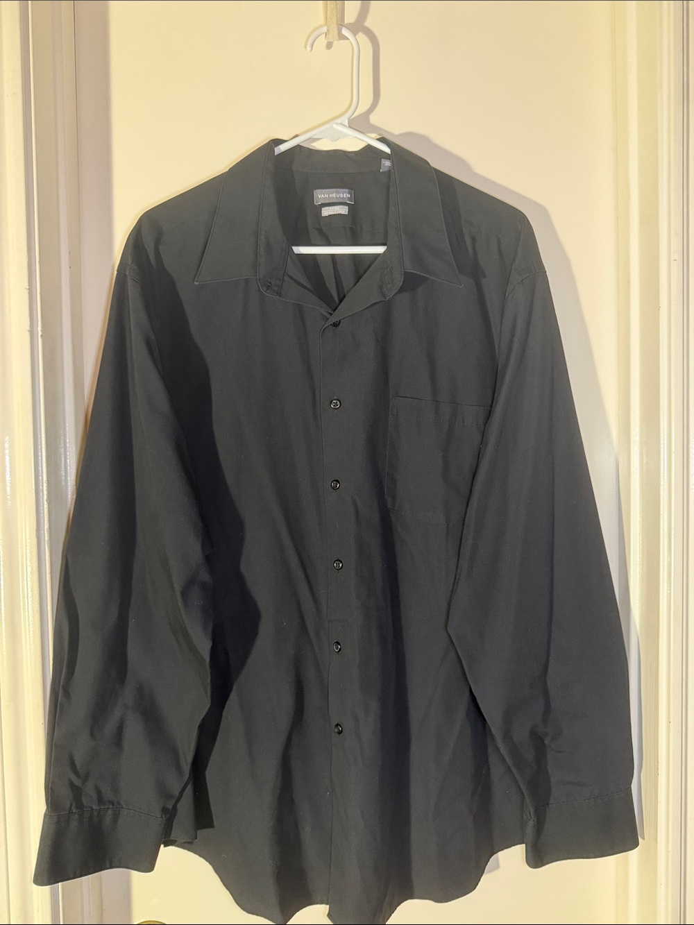 Van Heusen Black Men’s Button-Front Dress Shirt